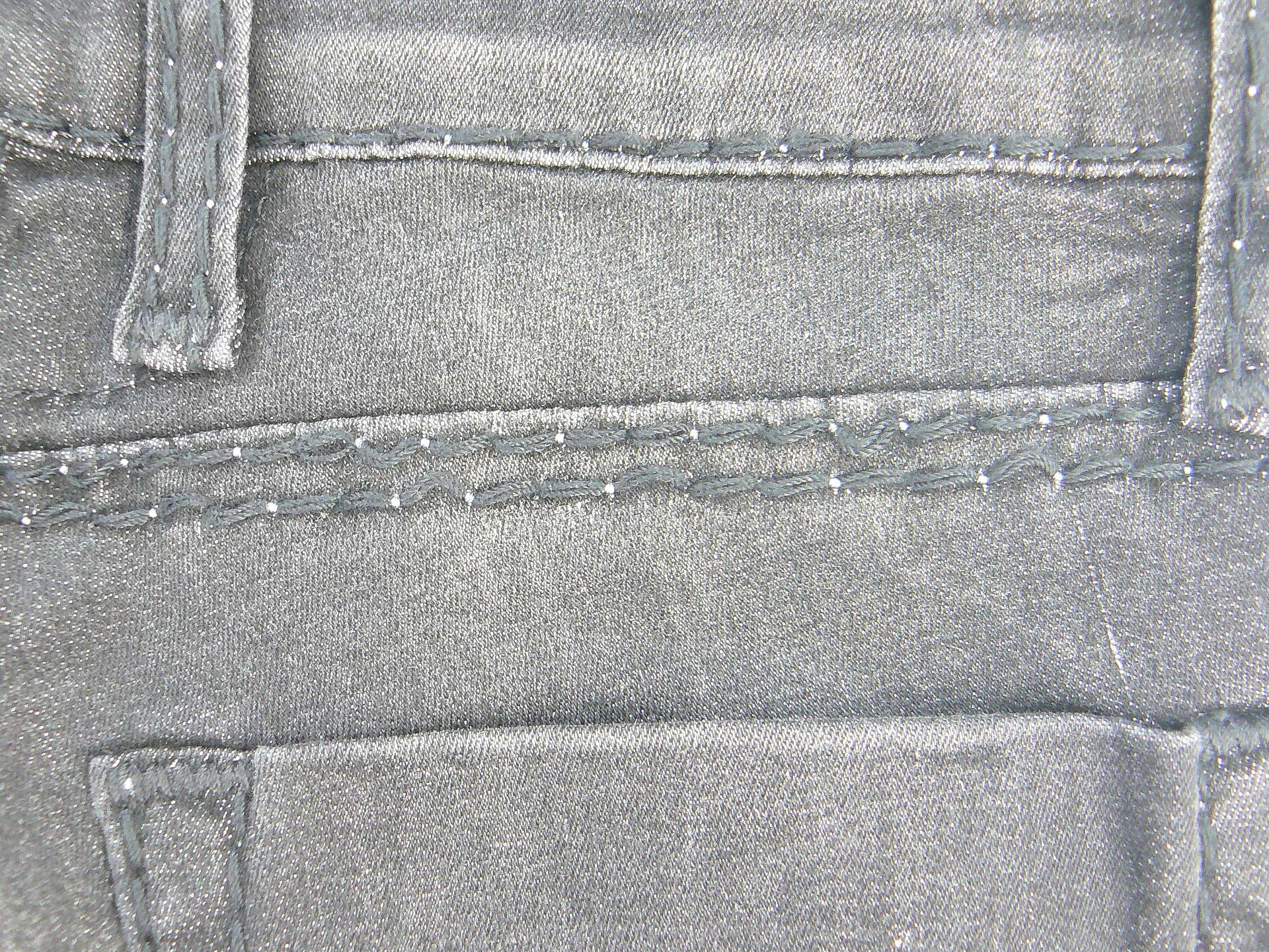 Seams with poor thread balance